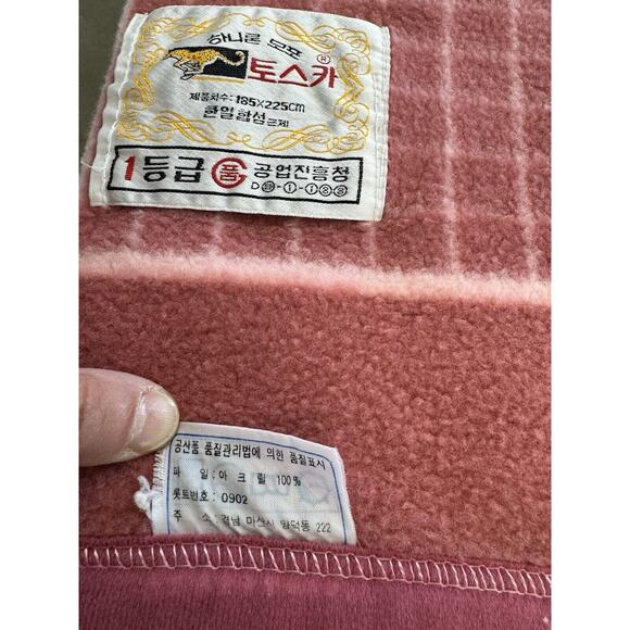 STUNNING PINK BLANKET! Korean-Japan Synthetic Fiber REVERSABLE,76" x 68",Vintage - Picture 8 of 11